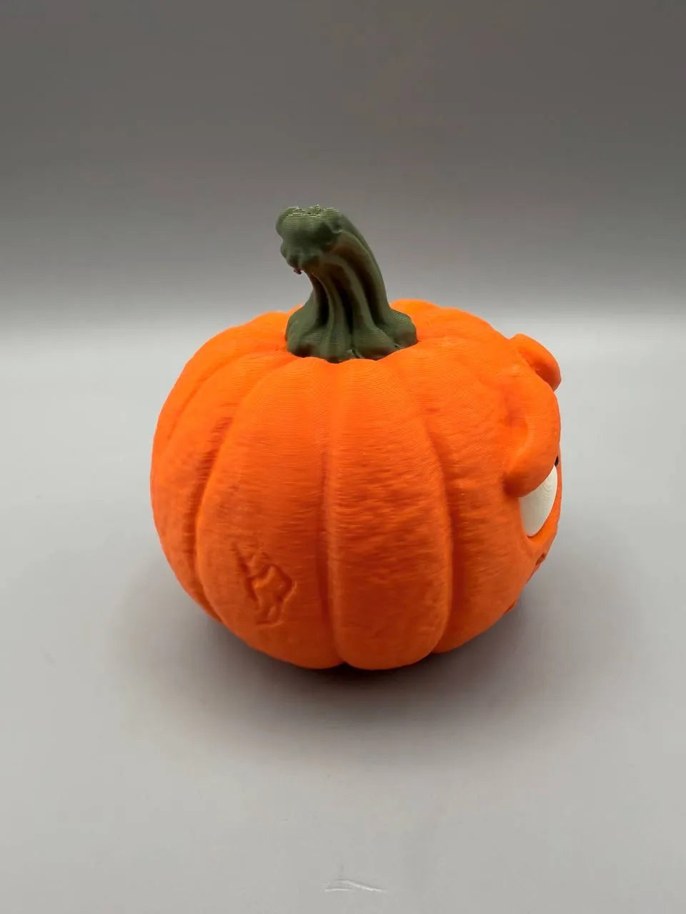 Scared Pumpkin with Flickering LED Tealight